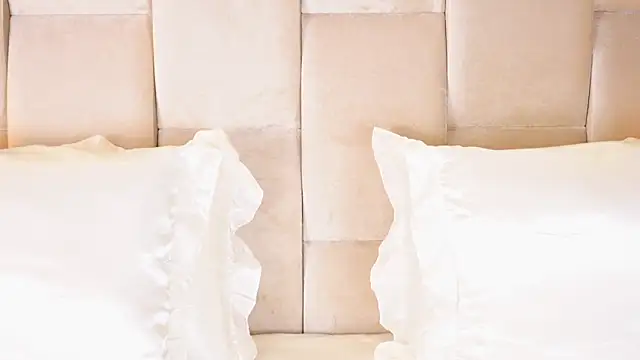 KiraKayleigh1 online show from 10/03/25, 12:25