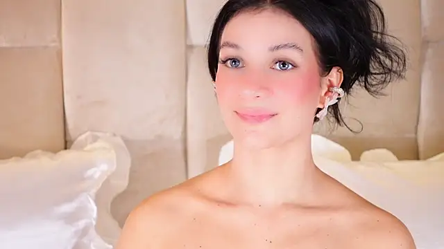 KiraKayleigh1 online show from 11/05/25, 02:36