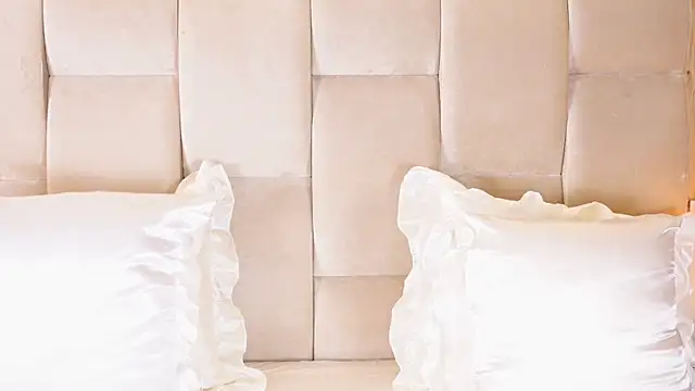 KiraKayleigh1 online show from 11/11/25, 12:16