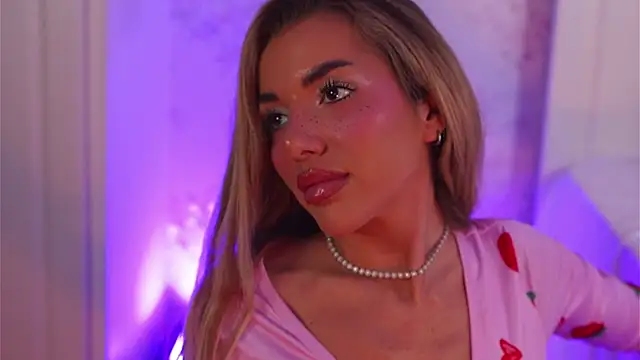 Snapshot of ClaraHazel chatting on 01/08/26, 04:29 ClaraHazel online show from 01/08/26, 04:29