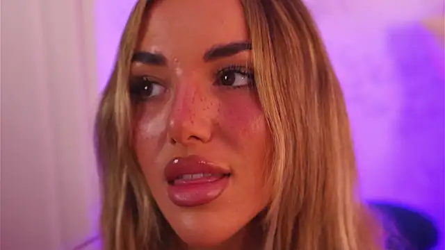 Snapshot of ClaraHazel chatting on 12/19/25, 05:10 ClaraHazel online show from 12/19/25, 05:10