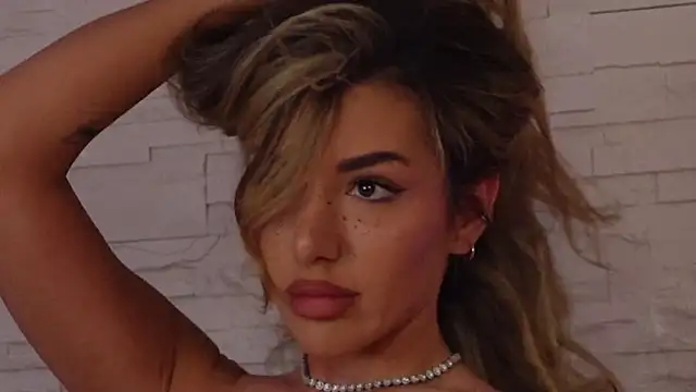 Snapshot of ClaraHazel chatting on 02/10/26, 04:33 ClaraHazel online show from 02/10/26, 04:33