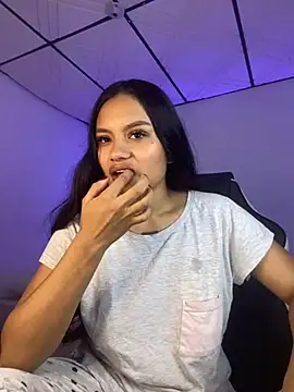 Snapshot of Riana_Kean chatting on 02/11/25, 02:03 Riana Kean online show from 02/11/25, 02:03