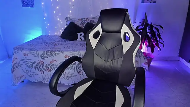 Riana Kean online show from 11/15/25, 04:27