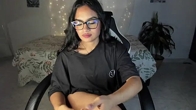 Riana Kean online show from 11/12/25, 02:04