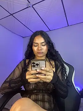 Snapshot of Riana_Kean chatting on 02/17/25, 11:43 Riana Kean online show from 02/17/25, 11:43