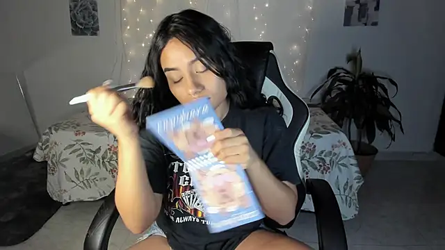 Riana Kean online show from 10/27/25, 02:01