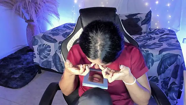 Riana Kean online show from 04/15/26, 01:44