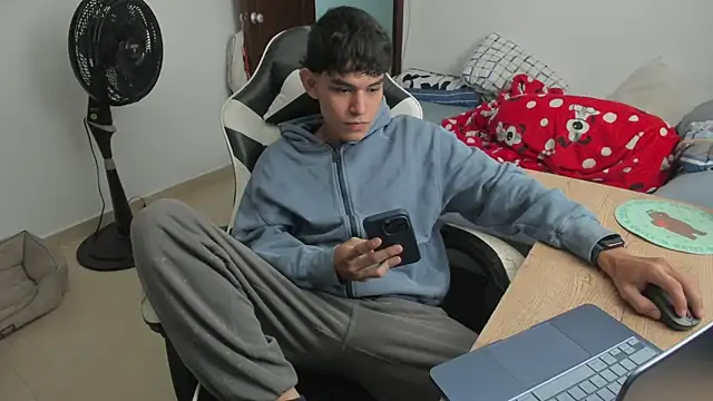Snapshot of ronaldmq20 chatting on 06/06/26, 12:27 ronaldmq20 online show from 06/06/26, 12:27