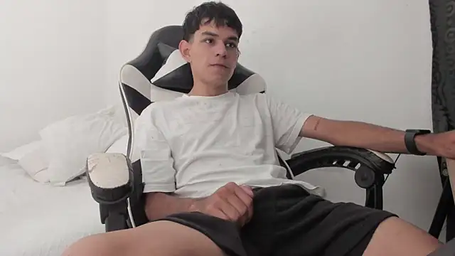 Snapshot of ronaldmq20 chatting on 04/08/26, 01:34 ronaldmq20 online show from 04/08/26, 01:34