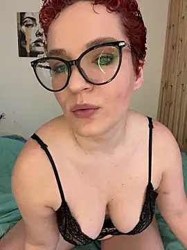 Snapshot of MrMrsRight chatting on 05/04/26, 06:17 MrMrsRight online show from 05/04/26, 06:17