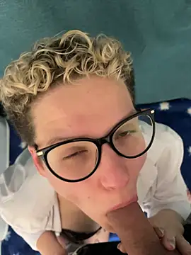 MrMrsRight online show from 12/19/25, 05:15