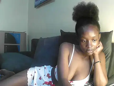 petite clara24 online show from 03/11/25, 11:15