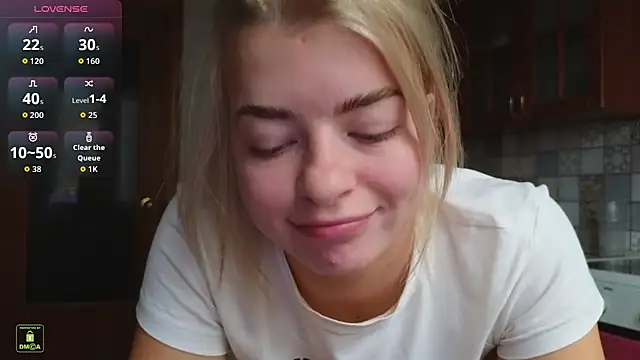 RinaBlondie online show from 10/26/25, 01:00