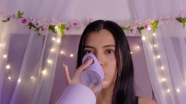 Julie Bennet online show from 04/11/26, 05:15