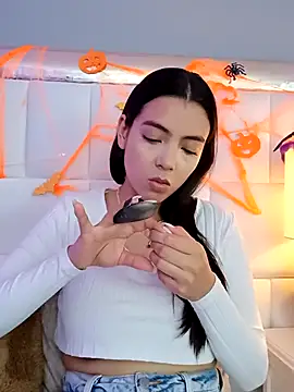 Julie Bennet online show from 10/23/25, 04:00