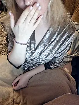 Snapshot of _Kitti_ chatting on 03/17/25, 07:04 Kitti online show from 03/17/25, 07:04