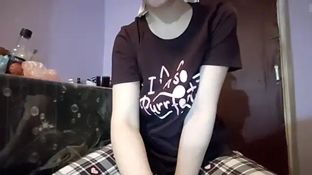  Kitti  online show from 12/14/25, 08:03