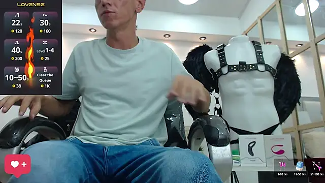 Snapshot of andy_dwels777 chatting on 02/08/25, 10:40 andy dwels777 online show from 02/08/25, 10:40