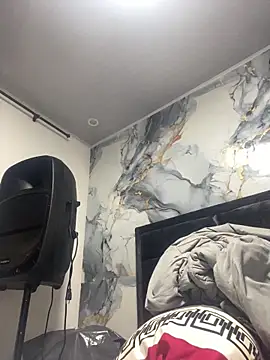 Snapshot of andy_dwels777 chatting on 12/18/25, 01:00 andy dwels777 online show from 12/18/25, 01:00