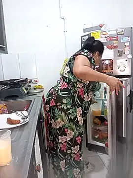 Snapshot of Shanttal0272 chatting on 02/03/26, 12:32 Shanttal0272 online show from 02/03/26, 12:32