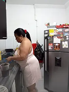 Snapshot of Shanttal0272 chatting on 01/12/26, 02:02 Shanttal0272 online show from 01/12/26, 02:02