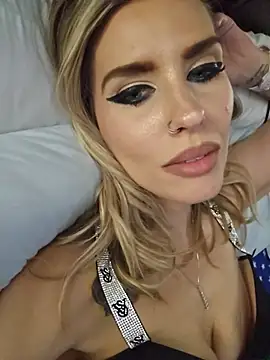 Snapshot of ellieconradxo chatting on 06/27/26, 03:45 ellieconradxo online show from 06/27/26, 03:45