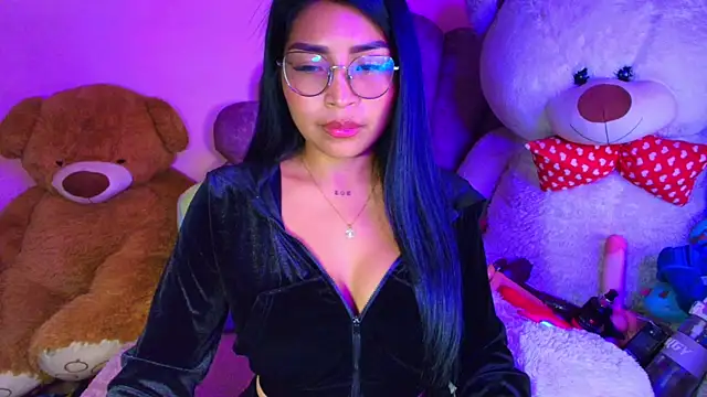 Pocahontascute 33 online show from 06/05/26, 01:10
