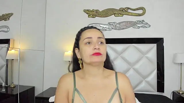 Snapshot of _luna__sweet_ chatting on 03/09/25, 03:43 luna sweet online show from 03/09/25, 03:43