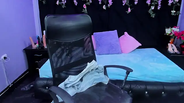 Cocoo Nuth online show from 11/27/25, 02:23