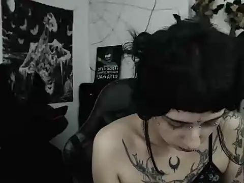 Snapshot of n0sferatus__ chatting on 06/20/26, 02:49 n0sferatus online show from 06/20/26, 02:49