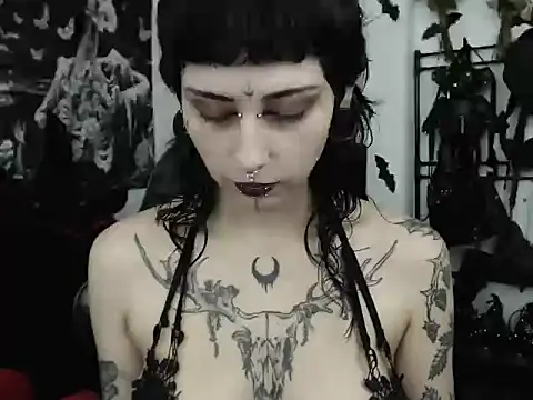 Snapshot of n0sferatus__ chatting on 06/18/26, 02:43 n0sferatus online show from 06/18/26, 02:43