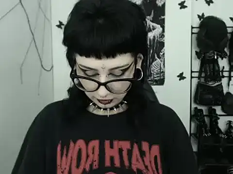 n0sferatus   online show from 12/21/25, 04:03