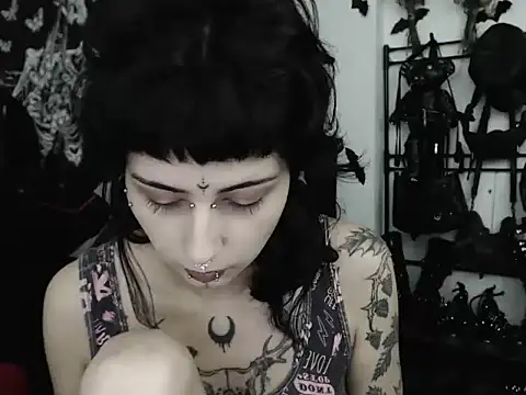 Snapshot of n0sferatus__ chatting on 06/05/26, 02:05 n0sferatus online show from 06/05/26, 02:05