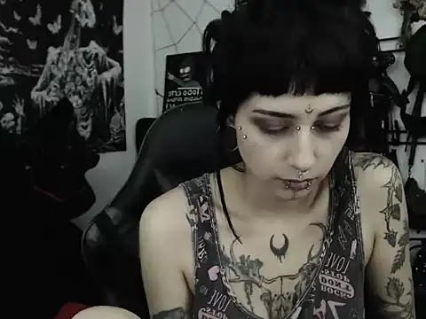 Snapshot of n0sferatus__ chatting on 06/25/26, 02:53 n0sferatus online show from 06/25/26, 02:53