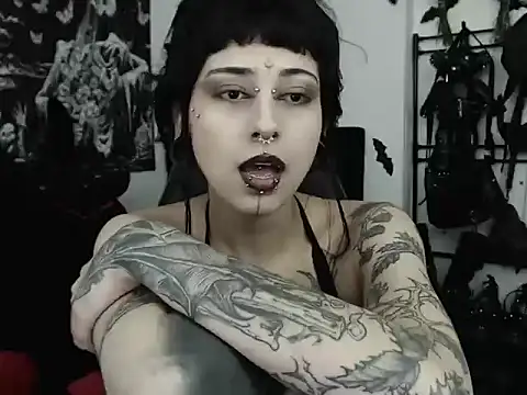 Snapshot of n0sferatus__ chatting on 06/19/26, 02:50 n0sferatus online show from 06/19/26, 02:50