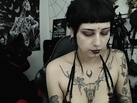 Snapshot of n0sferatus__ chatting on 06/24/26, 03:27 n0sferatus online show from 06/24/26, 03:27