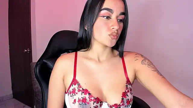 Julieth Stoone online show from 12/16/24, 01:53