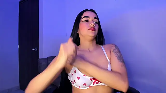 Julieth Stoone online show from 12/18/24, 03:47