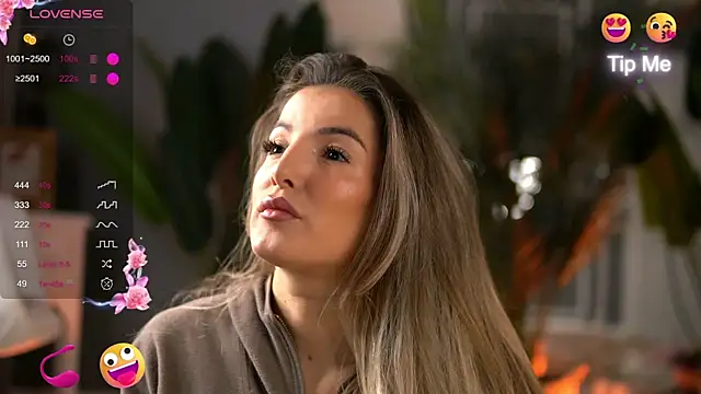 Snapshot of KellyMathews chatting on 10/11/25, 02:23 KellyMathews online show from 10/11/25, 02:23