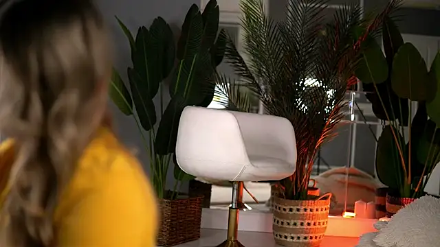 Snapshot of KellyMathews chatting on 10/31/25, 01:46 KellyMathews online show from 10/31/25, 01:46