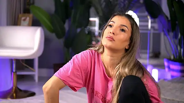 Snapshot of KellyMathews chatting on 10/09/25, 02:01 KellyMathews online show from 10/09/25, 02:01