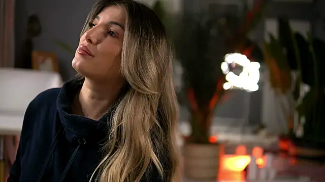 Snapshot of KellyMathews chatting on 12/16/25, 11:53 KellyMathews online show from 12/16/25, 11:53