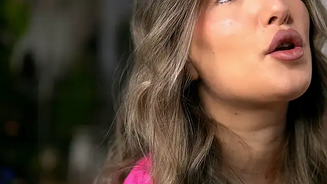 Snapshot of KellyMathews chatting on 02/26/26, 02:55 KellyMathews online show from 02/26/26, 02:55