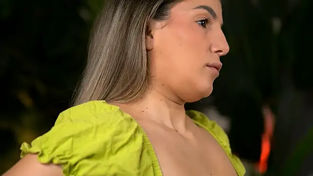 Snapshot of KellyMathews chatting on 02/25/26, 02:45 KellyMathews online show from 02/25/26, 02:45