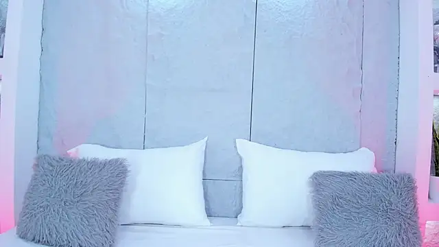 MiaCollson online show from 12/15/25, 05:19