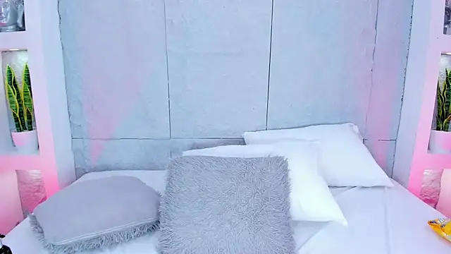 MiaCollson online show from 12/13/25, 08:04