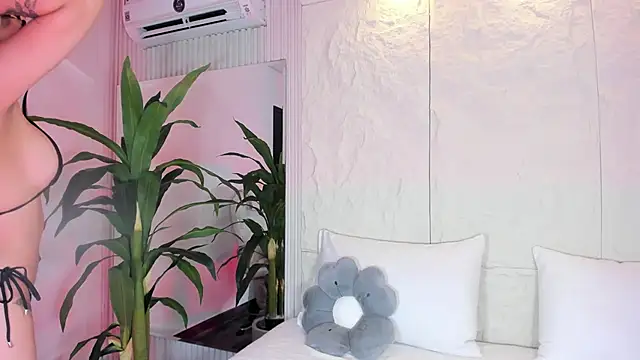 Snapshot of MiaCollson chatting on 02/20/26, 08:00 MiaCollson online show from 02/20/26, 08:00