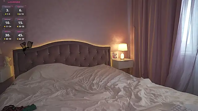  Moon  Shine  online show from 07/25/26, 04:53