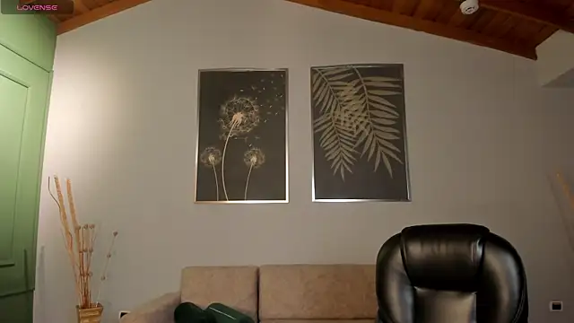 Snapshot of AmberLewis_ chatting on 10/24/25, 03:05 AmberLewis online show from 10/24/25, 03:05